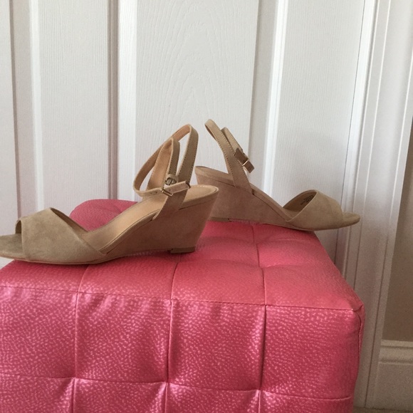 Ankle Strap Nude Suede Wedges New w/ Box - Picture 7 of 8
